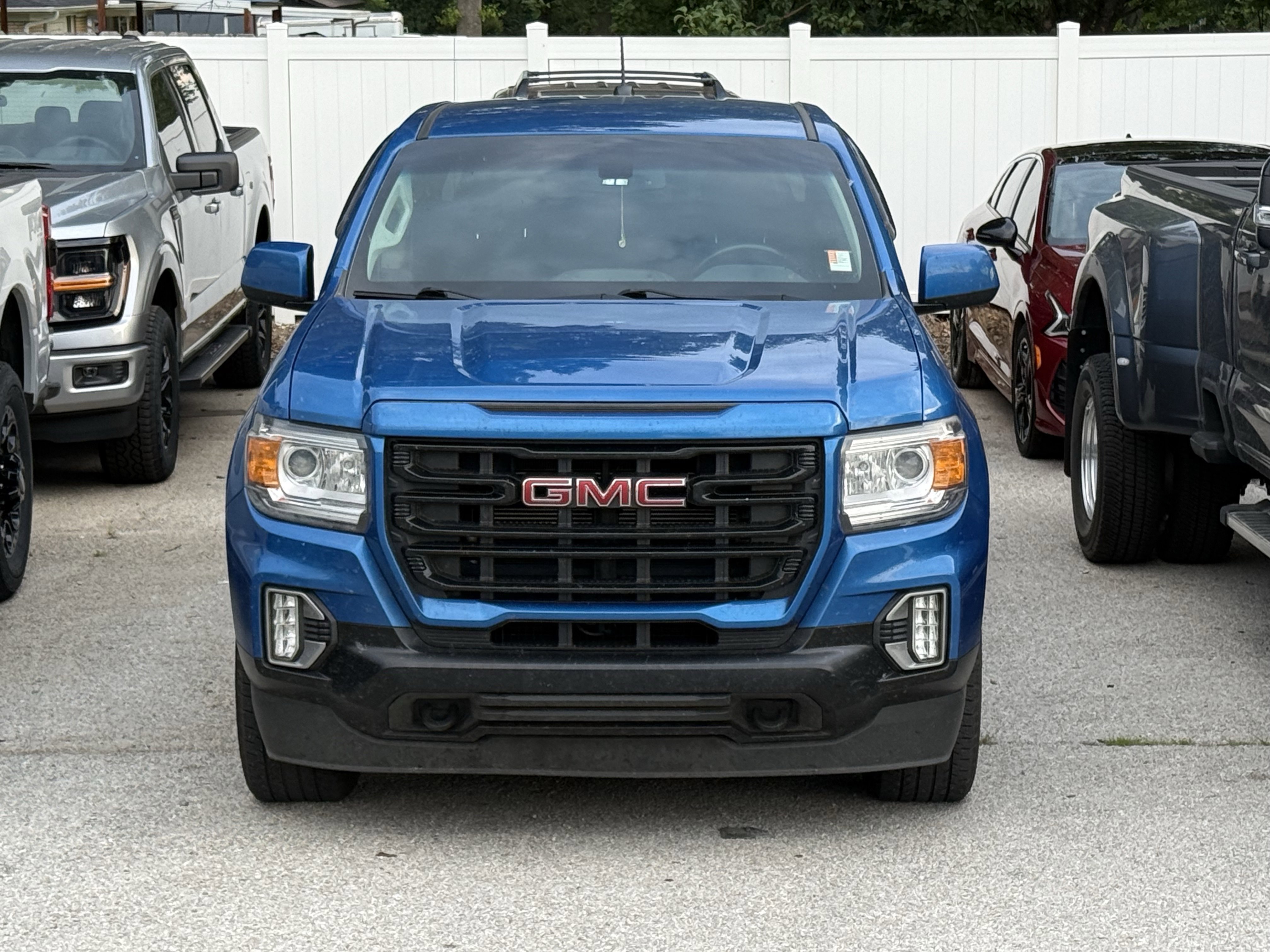 Used 2022 Dynamic Blue Metallic GMC 4WD Elevation image 2