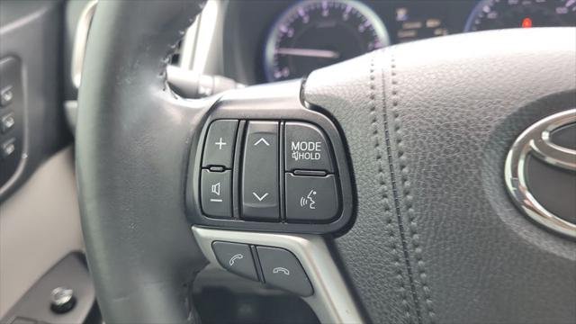 Certified Used 2019 CELESTIAL SILVER METALLIC Toyota  image 20