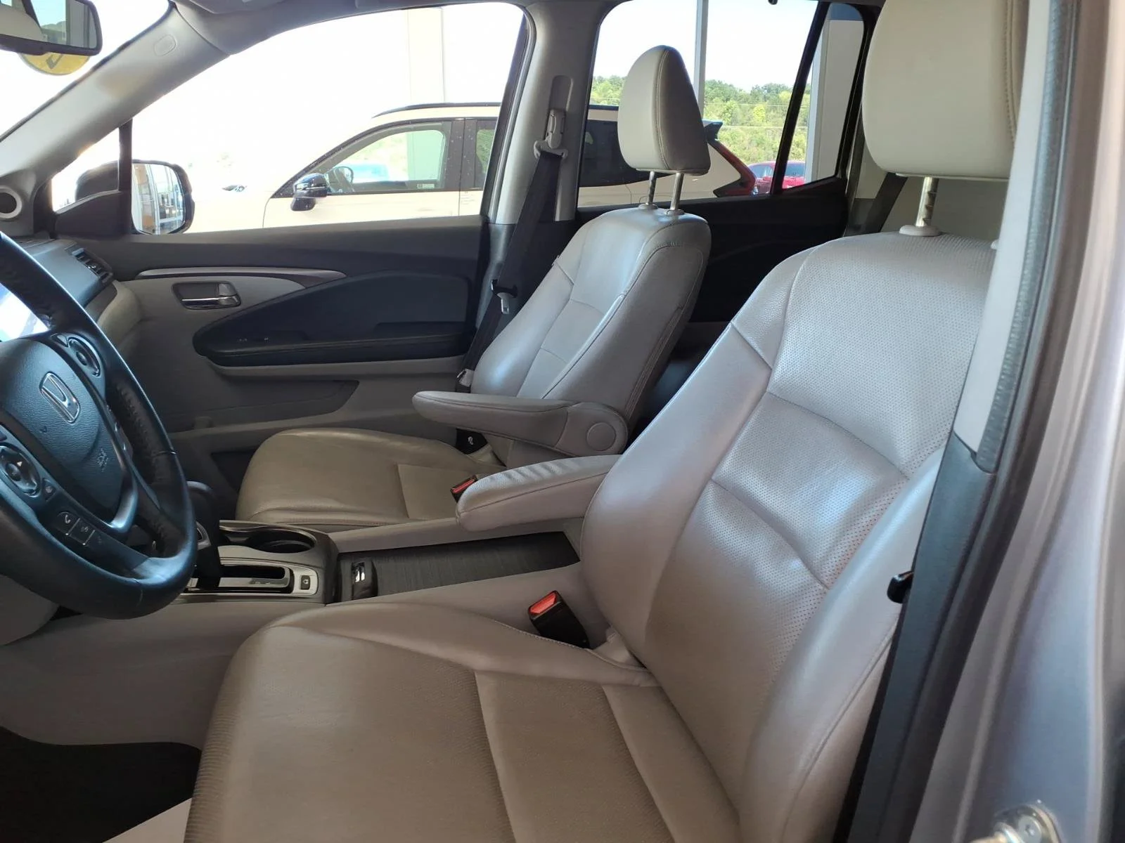 Used 2017 Lunar Silver Metallic Honda RTL-T image 10