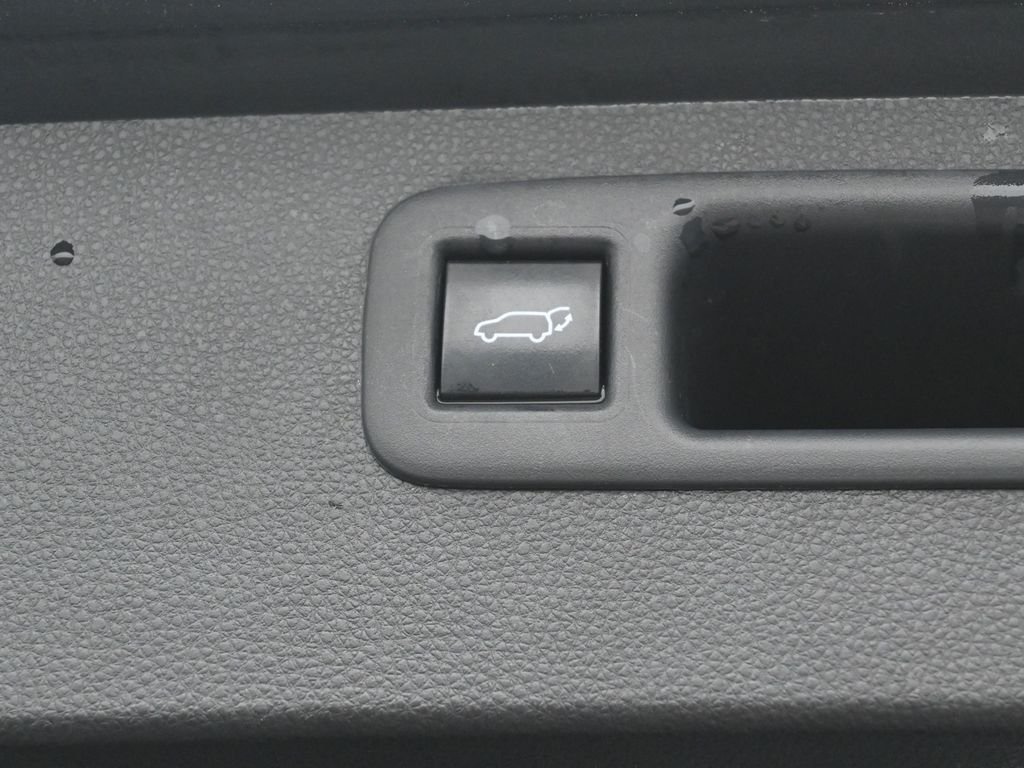 Used 2020  Toyota Platinum image 33