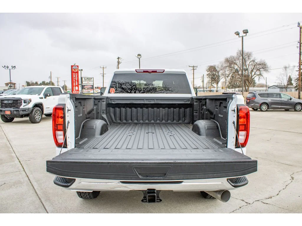 2025 GMC Sierra 3500HD Pro - Photo 10