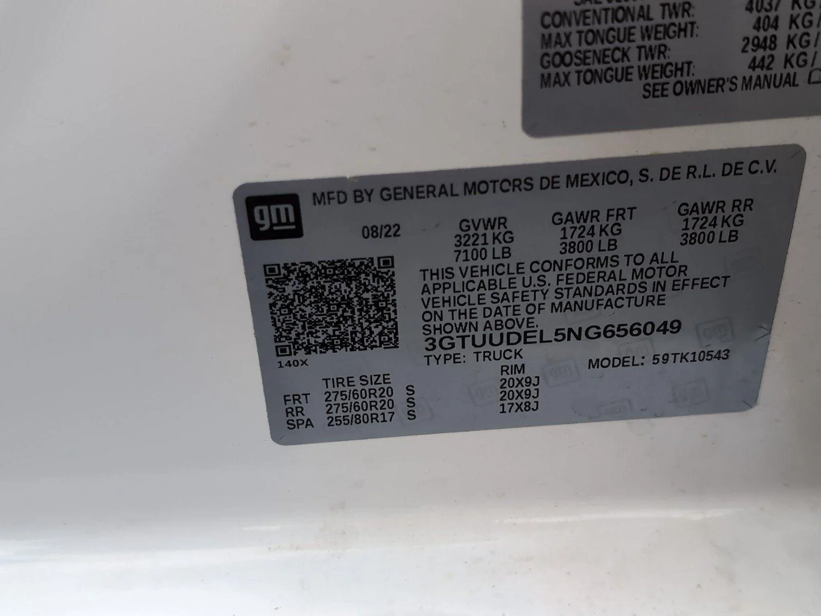 Used 2022 White Frost Tricoat GMC SLT image 14
