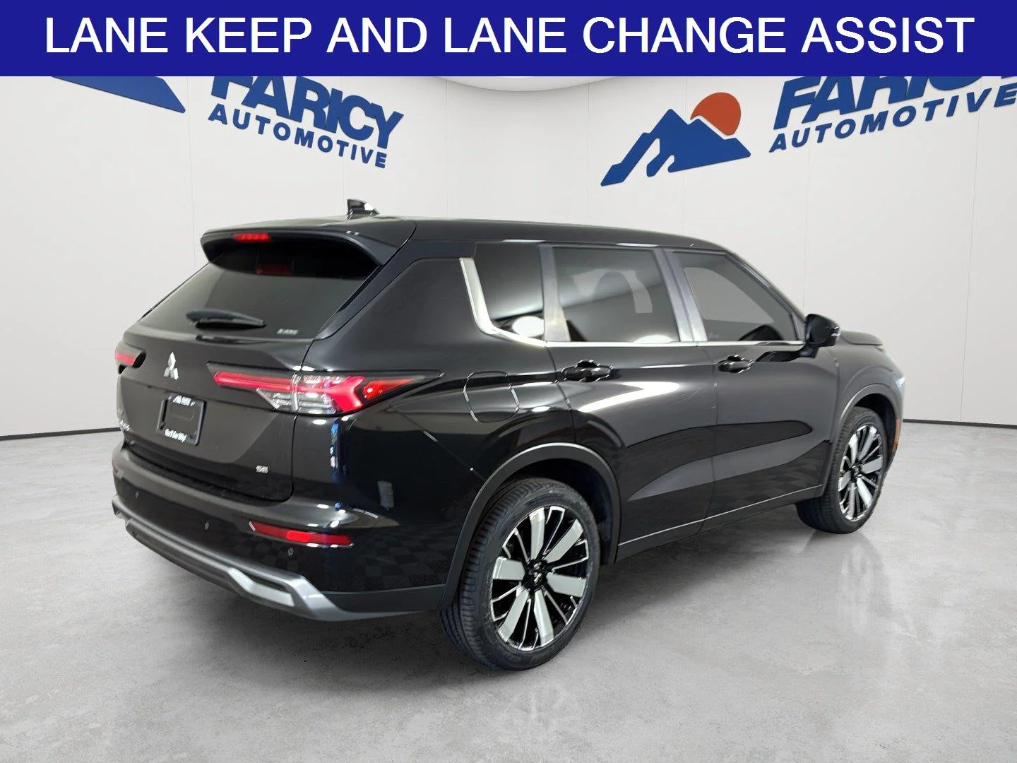 Used 2025 Black Diamond Mitsubishi SE image 5