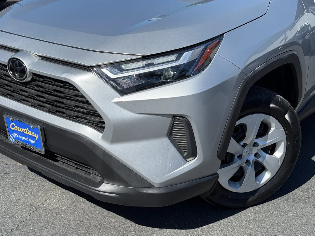 Used 2025  Toyota LE image 4