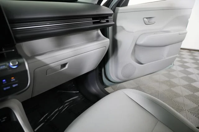Used 2025 Green Hyundai SEL image 14