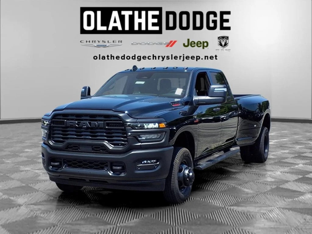 New 2026 Diamond Black Crystal Pearl-Coat Exterior Paint RAM Tradesman image 1