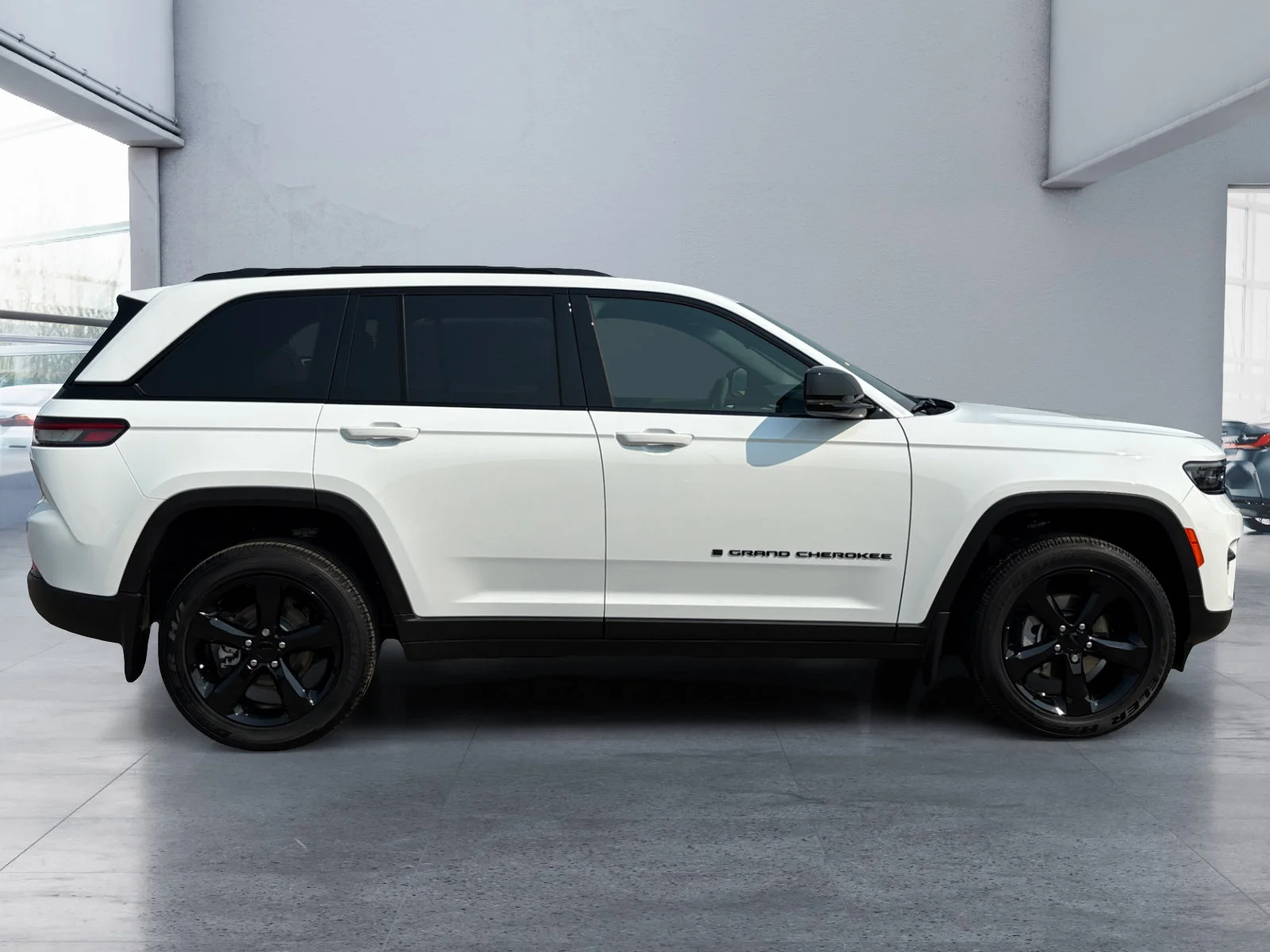 Used 2025 White Jeep Altitude image 6