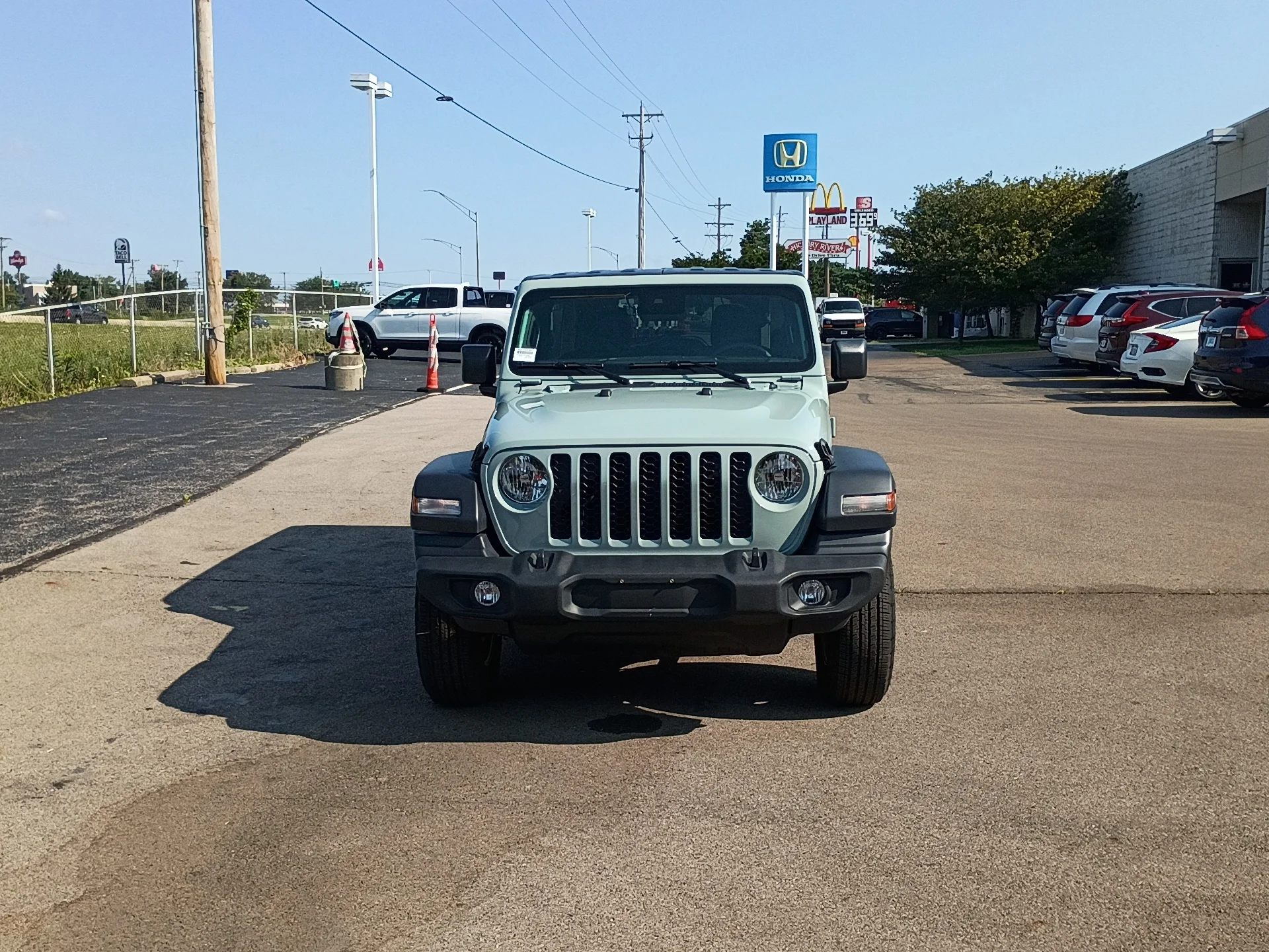 Used 2024 Earl Clear Coat Jeep Sport S image 8