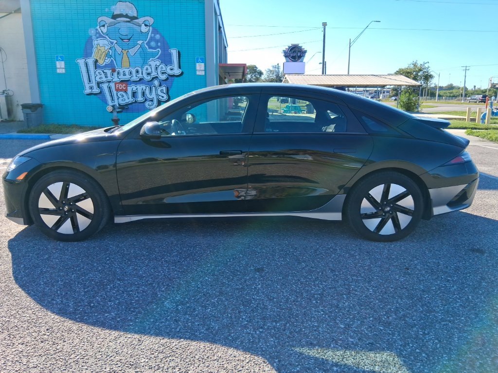Used 2023 Green Hyundai SE image 6