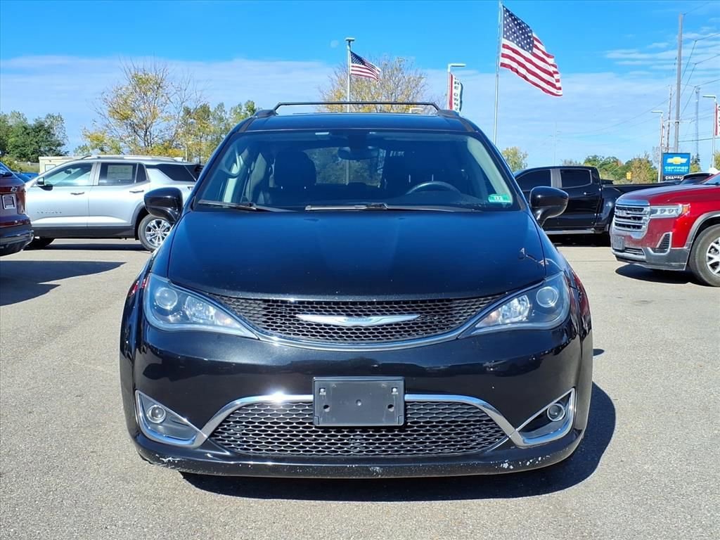 Used 2018 Chrysler Pacifica Touring L with VIN 2C4RC1BG6JR149339 for sale in Howell, MI