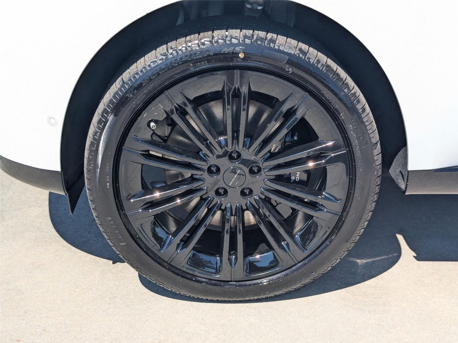 New 2026 Fuji White Land Rover SE image 10