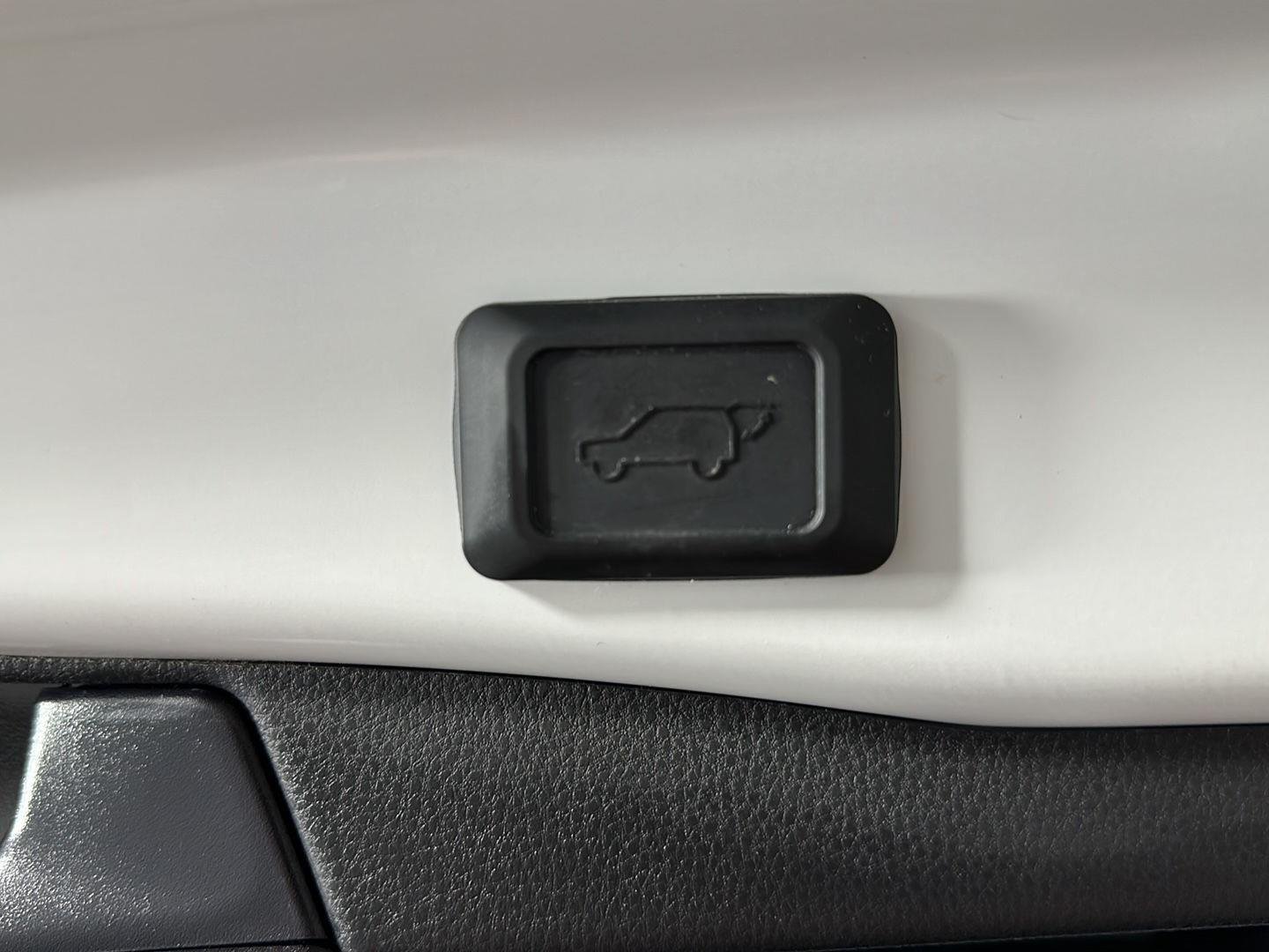 Used 2025 Ice Cap Toyota XLE image 24