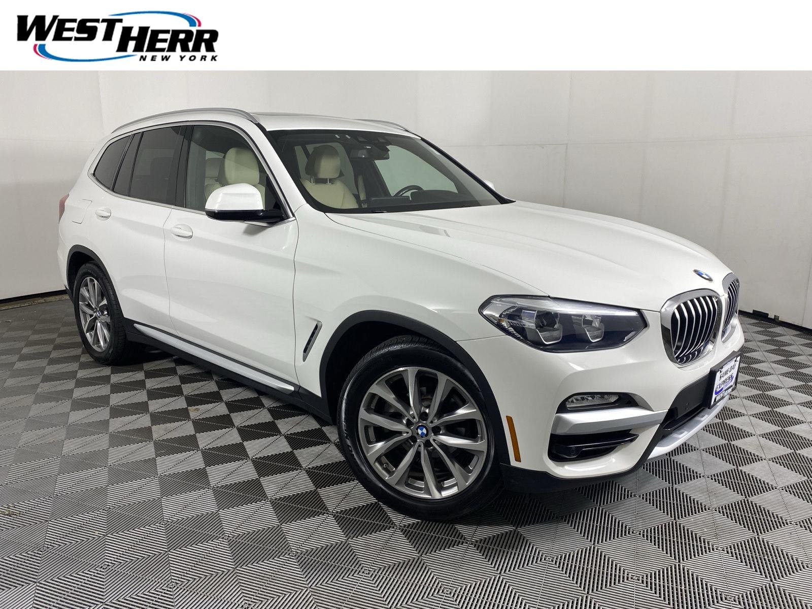 Used 2018 Alpine White BMW xDrive30i image 1