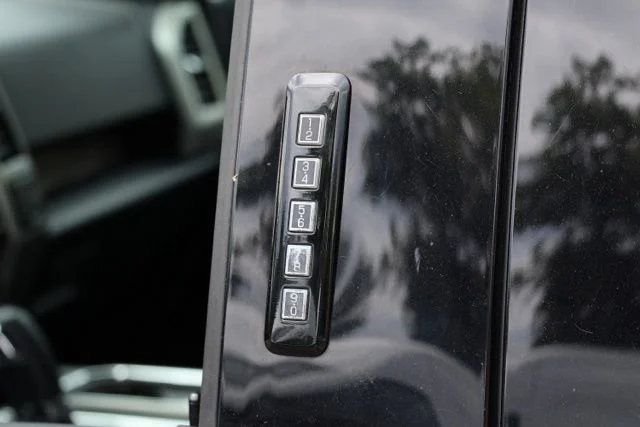 Used 2019 Black Metallic Ford Lariat image 10