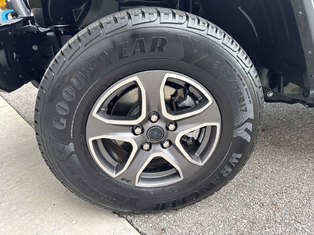 Used 2024 Green Clearcoat Jeep Rubicon 4xe image 11