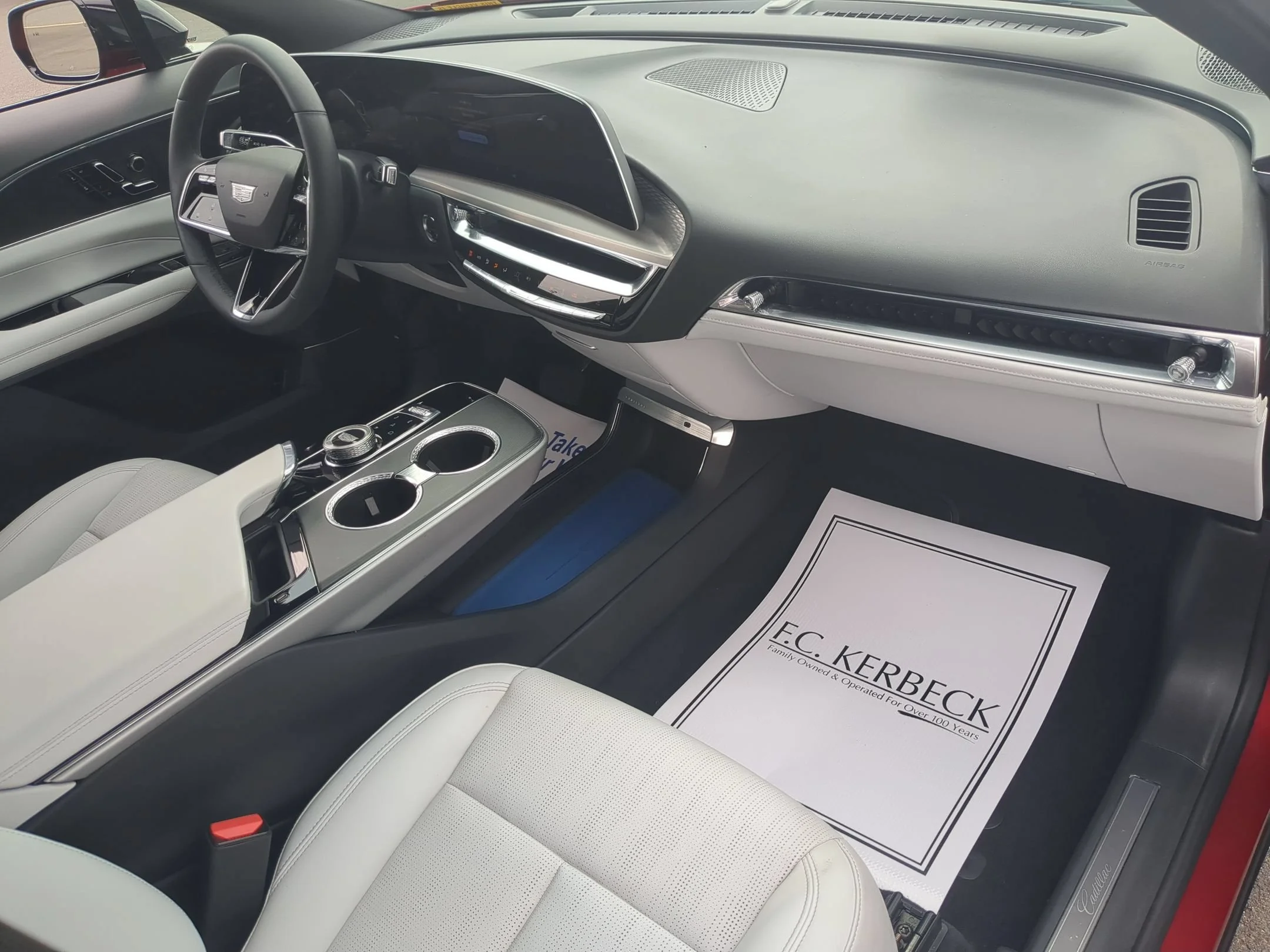 2024 Cadillac LYRIQ Luxury 1 - Photo 28