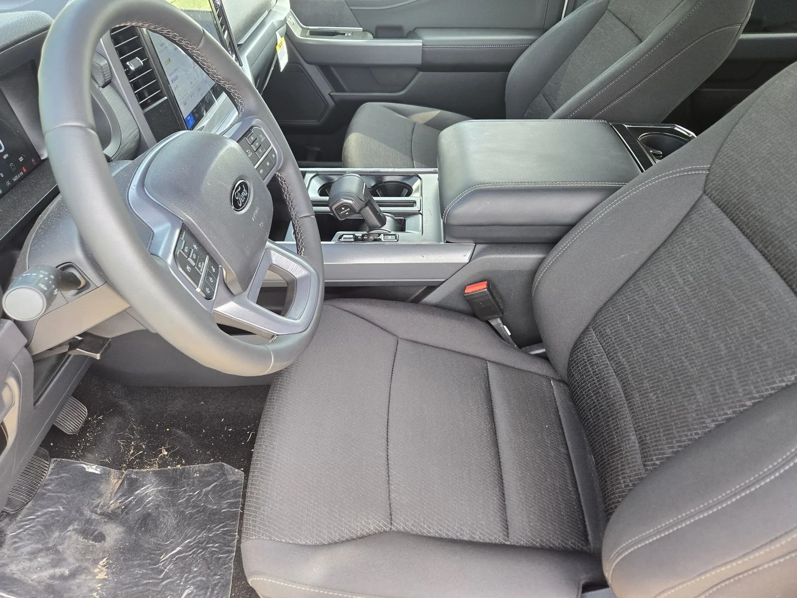 New 2026 Oxford White Ford XLT image 8