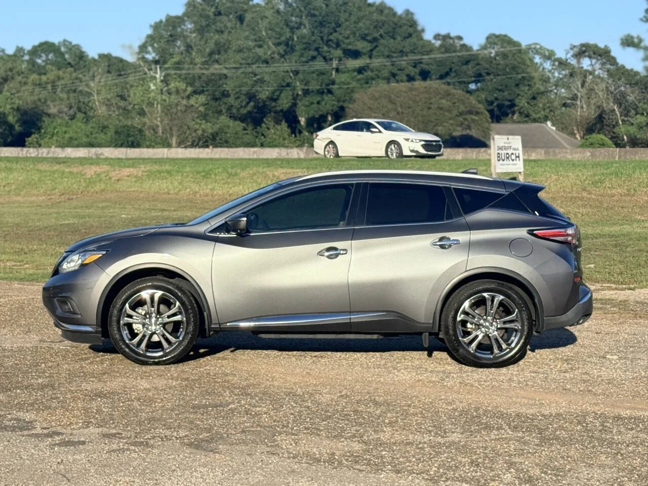 Used 2017 Gray Nissan Platinum 4dr SUV image 2