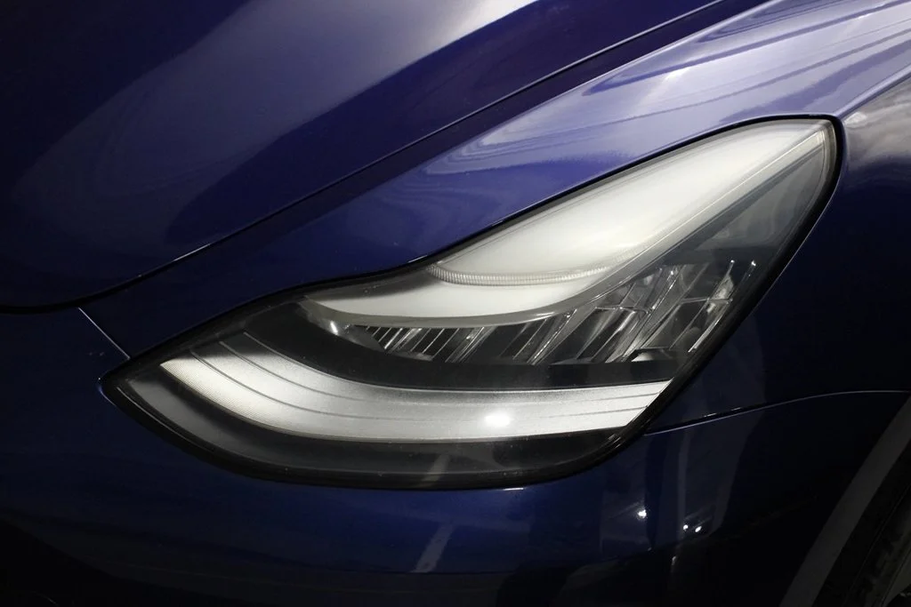 Used 2019 Deep Blue Metallic Tesla  image 4