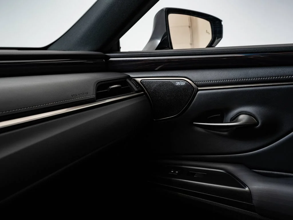 Certified Used 2020 OBSIDIAN Lexus 300h Ultra Luxury image 40