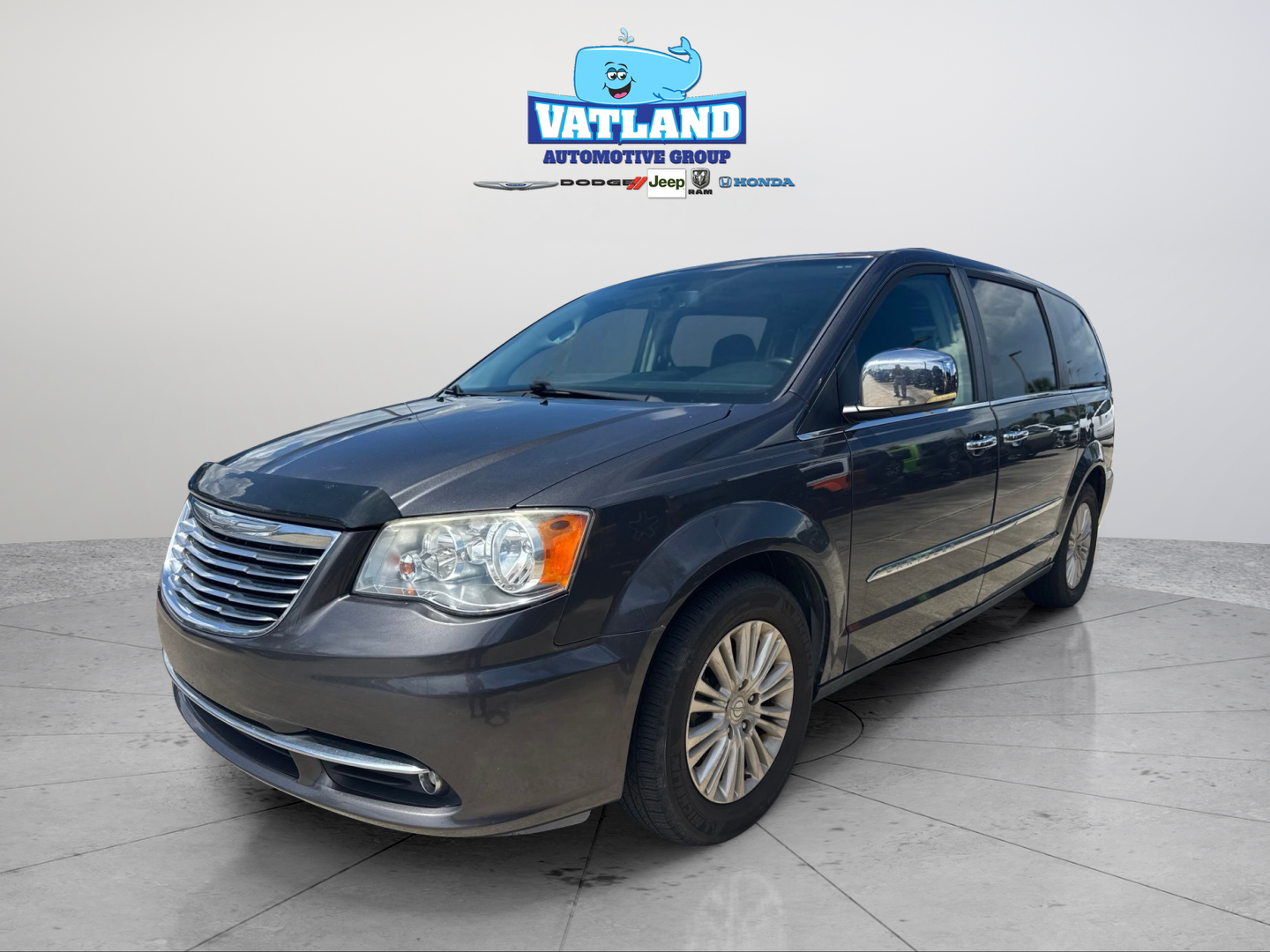 Used 2016 Gray Chrysler Limited image 22