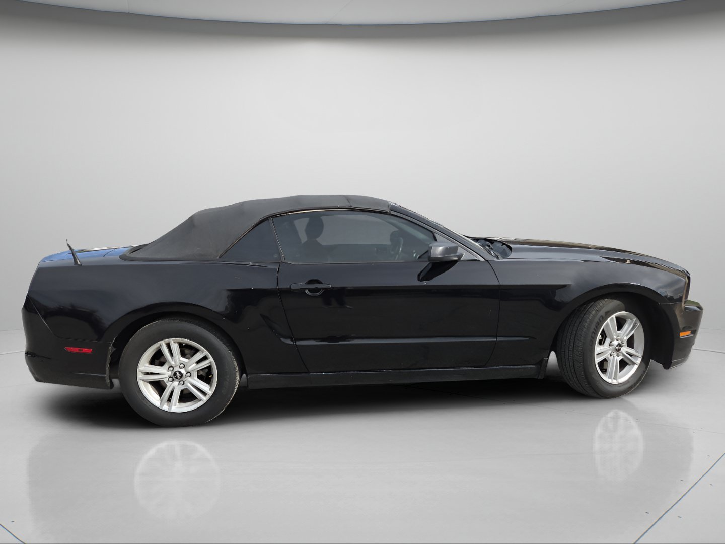 Used 2014 Black Ford V6 image 23
