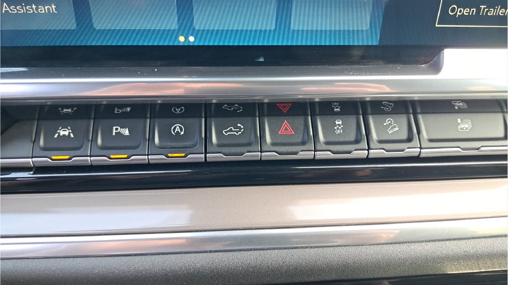 Used 2022  Chevrolet High Country image 21