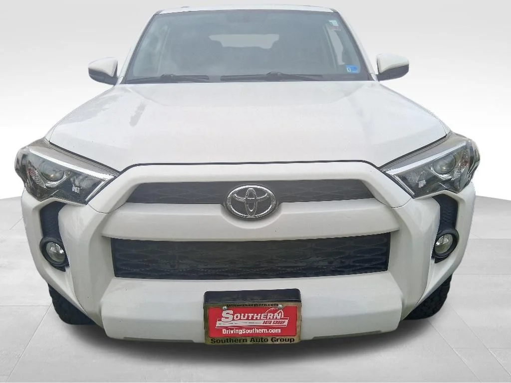 Used 2019 White Toyota SR5 image 16