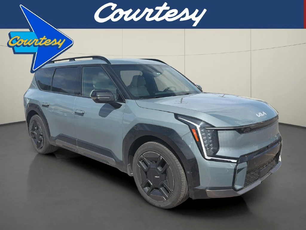Used 2024 Green Kia GT-Line image 1