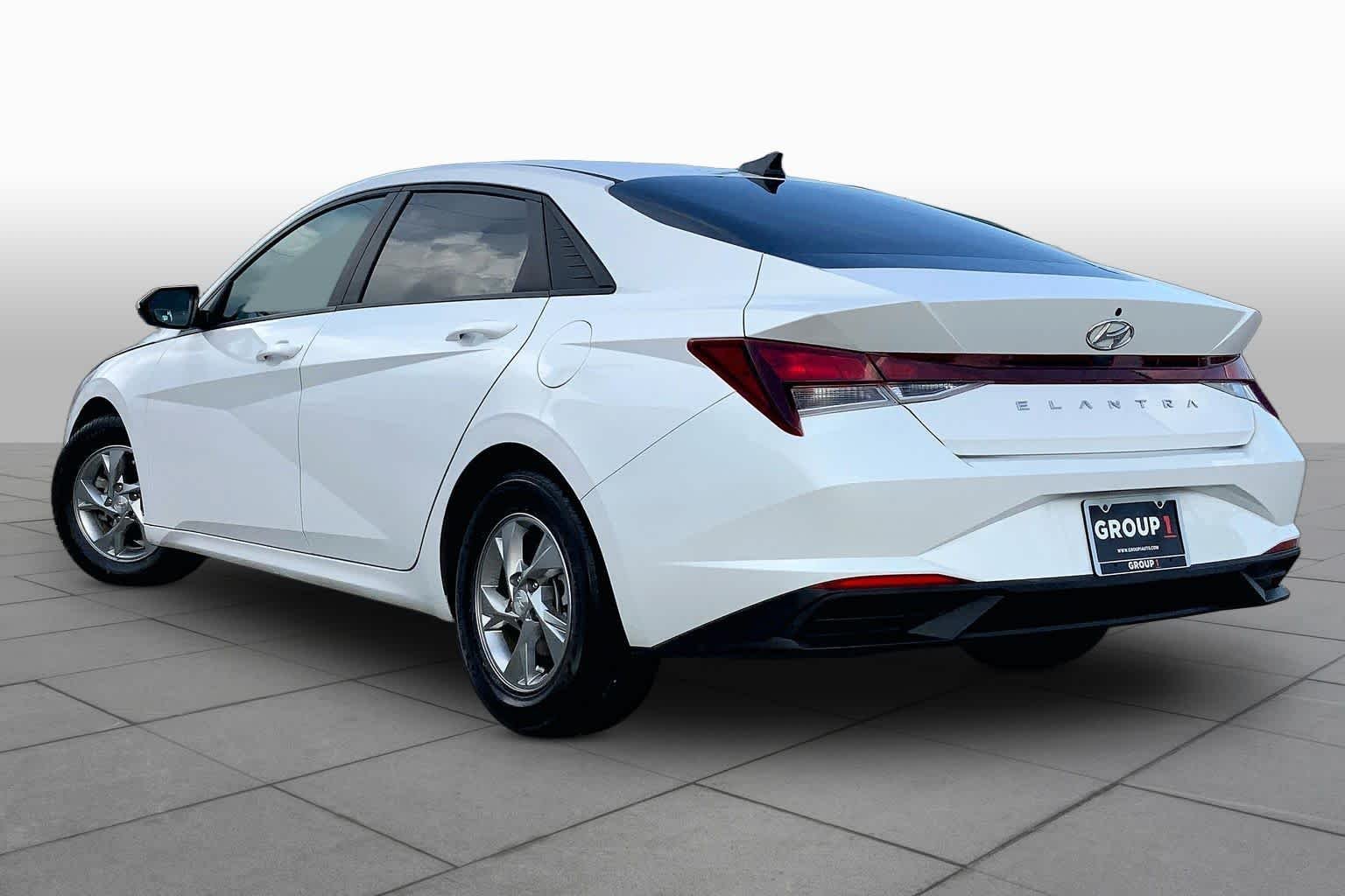 Used 2021 Quartz White Hyundai SE image 12