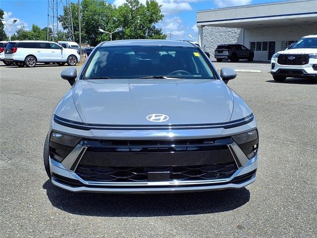 Used 2024  Hyundai  image 9