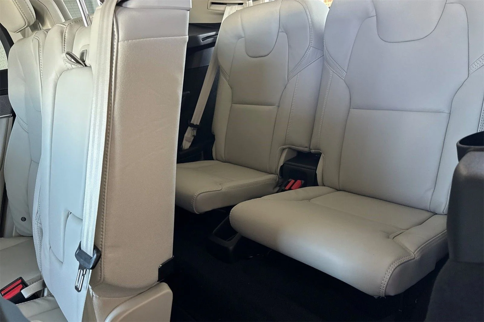 2026 Volvo XC90 Ultra - Photo 16