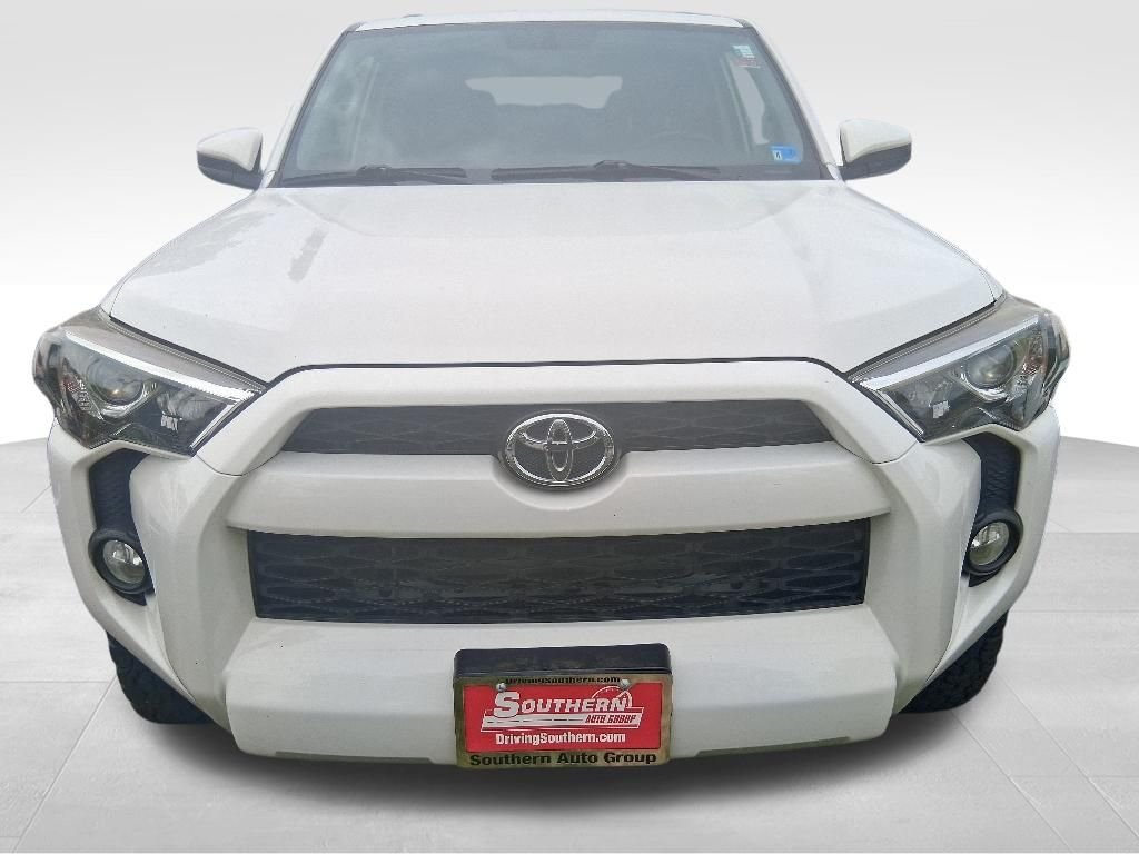 Used 2019 White Toyota SR5 image 16