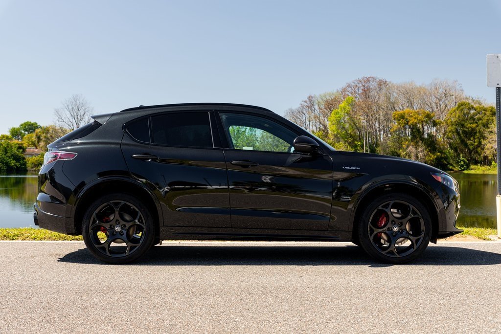 2025 Alfa Romeo Stelvio Sprint Base photo 3