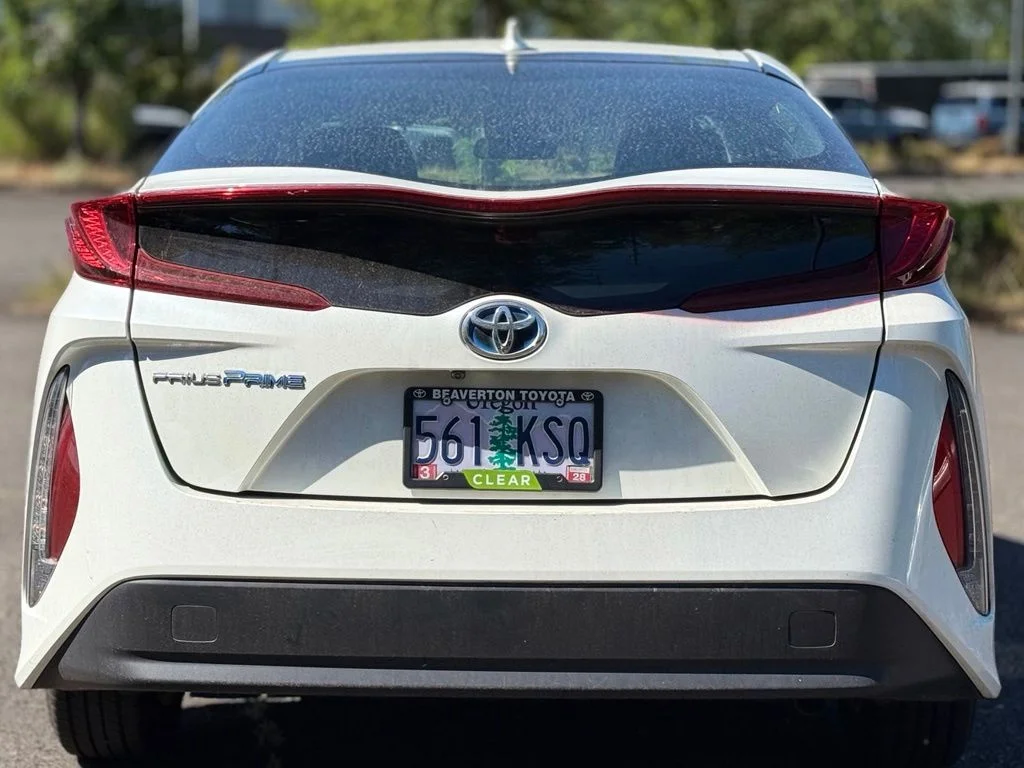 Used 2018 White Toyota Premium image 4
