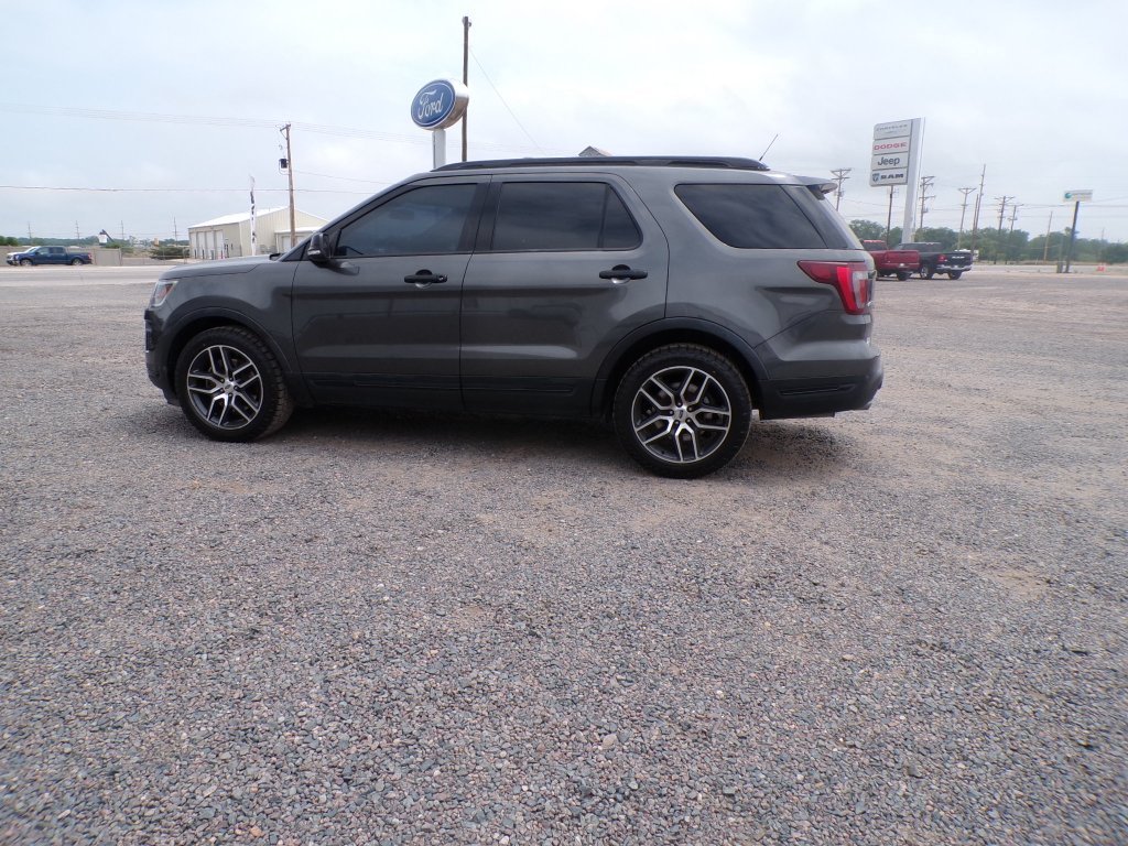 Used 2018 Magnetic Metallic Ford Sport image 11