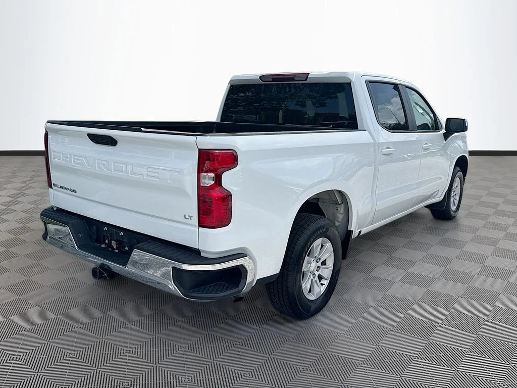 Used 2025 White Chevrolet LT image 8