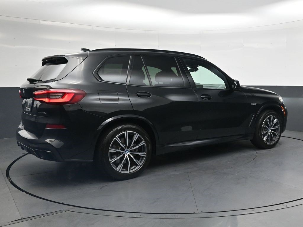Used 2022 Black Sapphire Metallic BMW xDrive45e image 4