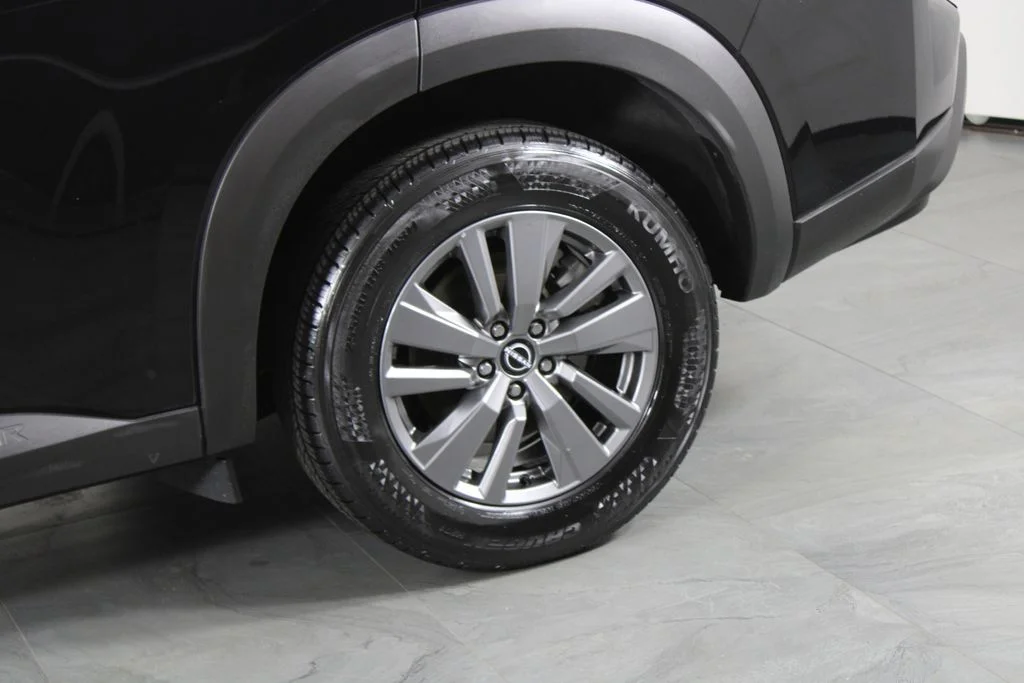 2025 Nissan Pathfinder SV - Photo 15