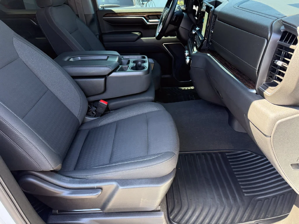 Used 2023 SUMMIT WHITE GMC Elevation image 15
