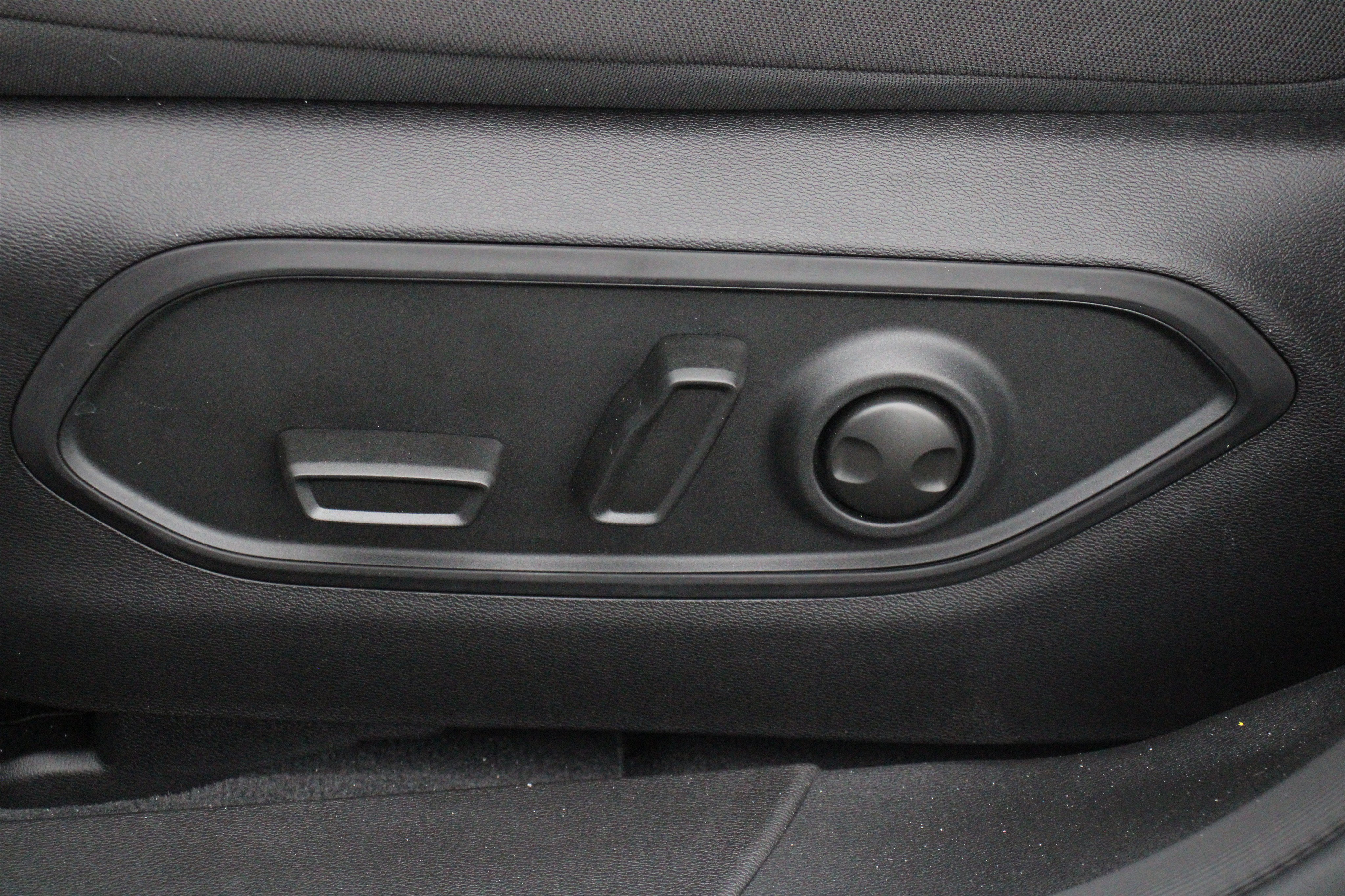 New 2026 Bright White Clearcoat Jeep Laredo image 4