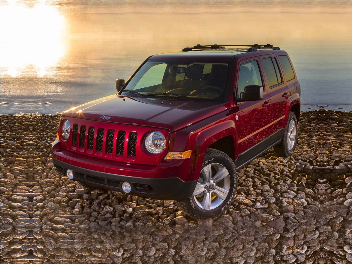 Used 2015 White Jeep Sport image 1