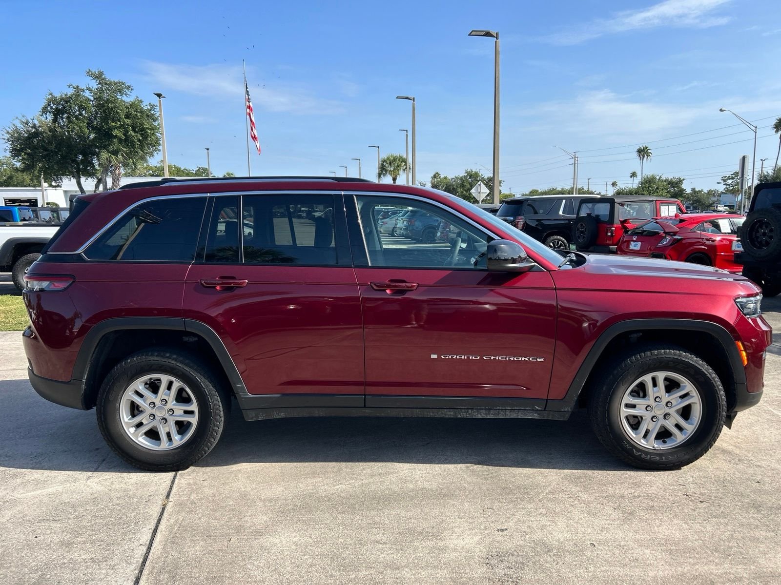 Used 2023 Red Jeep Laredo image 6