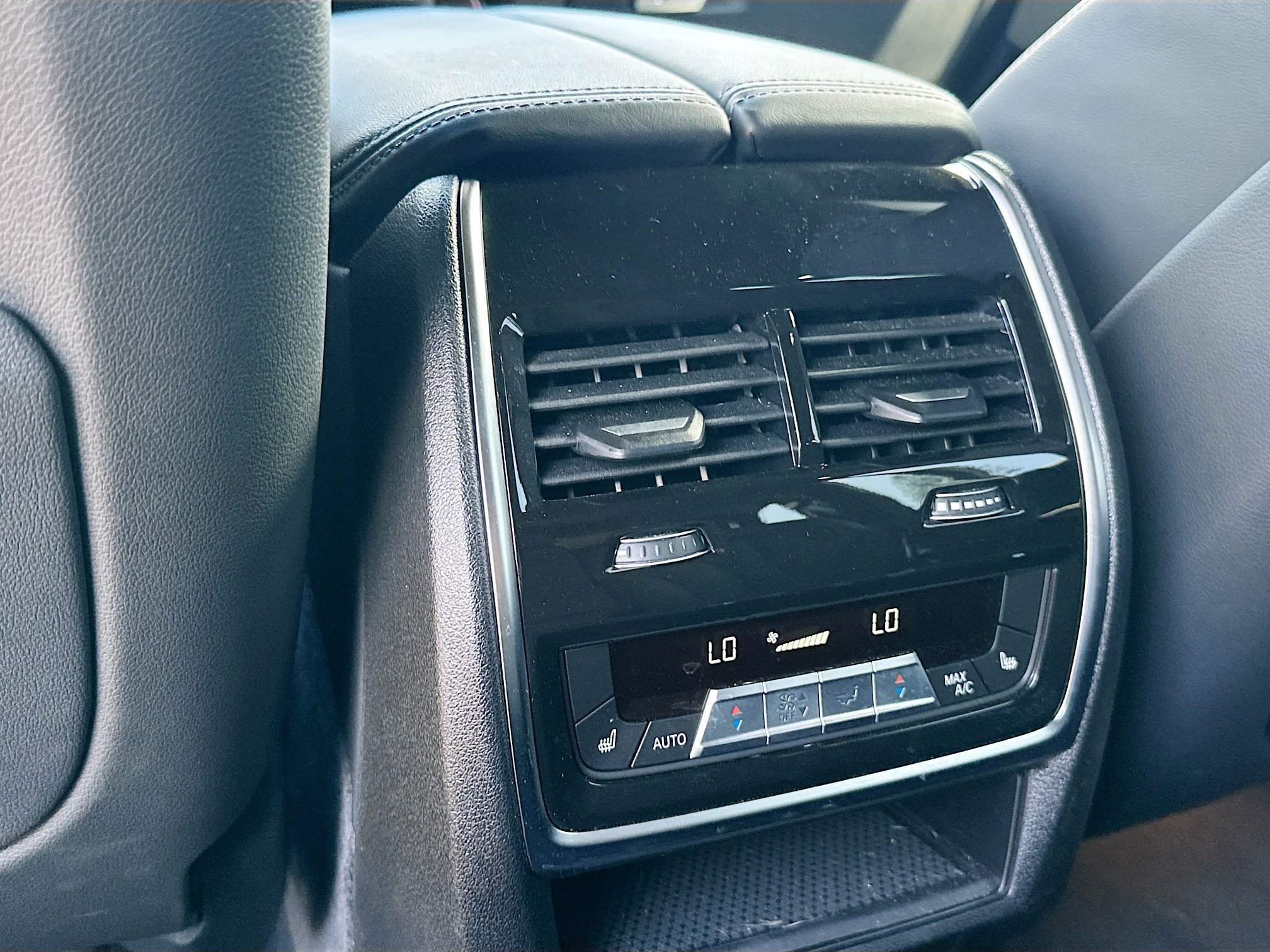 New 2025 Carbon Black Metallic BMW M60i image 19
