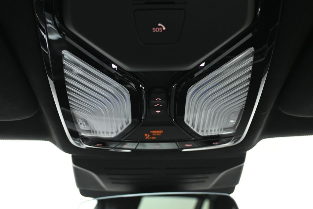 New 2027 White Metallic BMW xDrive40i image 21