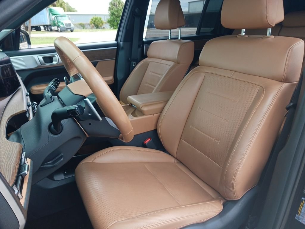 2025 Hyundai Santa Fe Limited - Photo 10