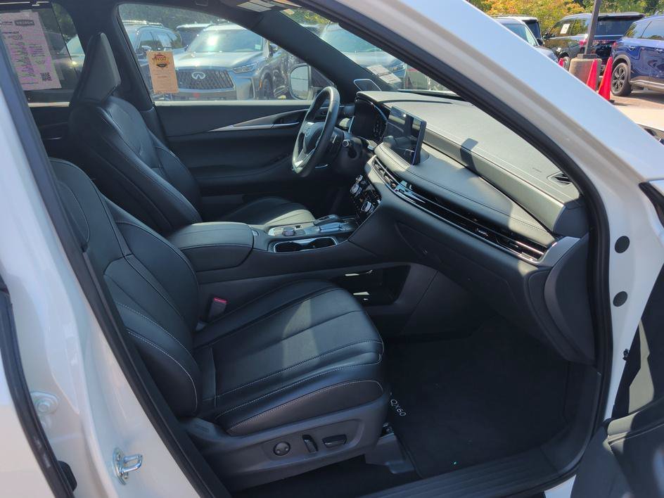 Certified Used 2025 Majestic White INFINITI LUXE image 12