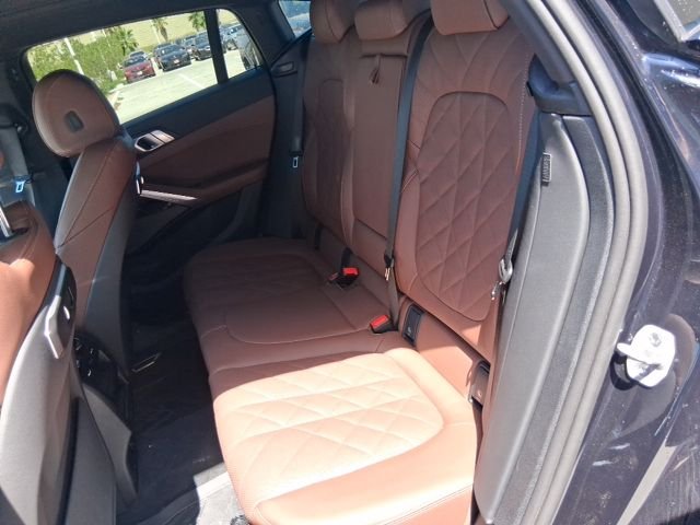 Used 2025 Black BMW xDrive40i image 17