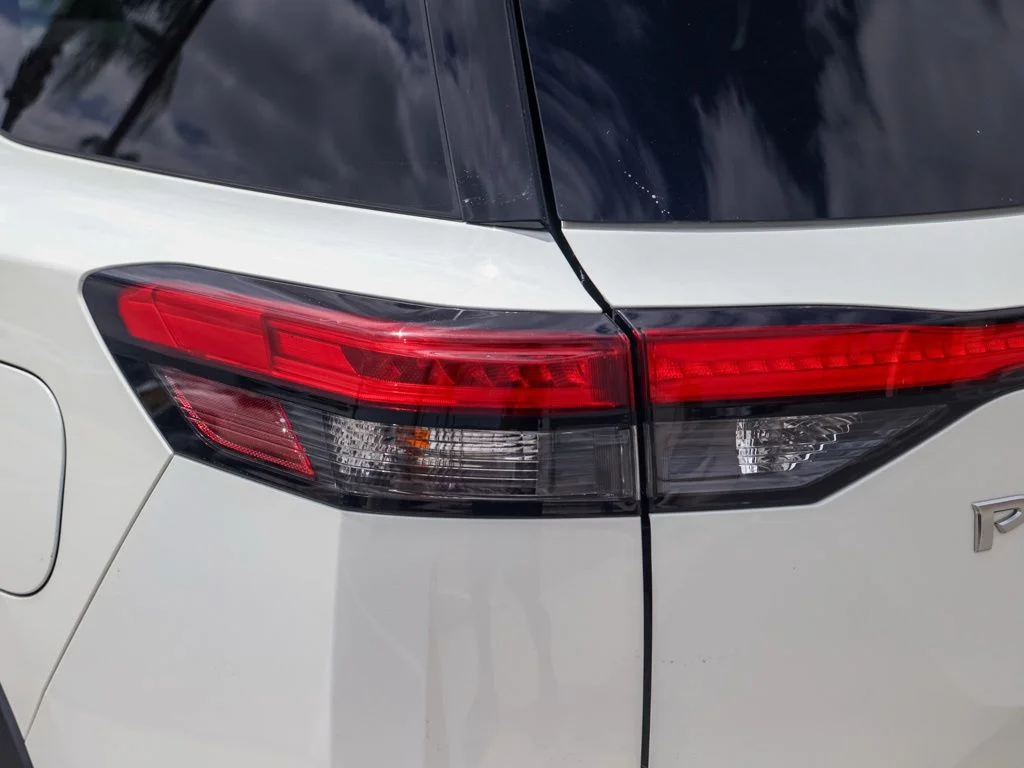 Used 2024 White Nissan S image 6