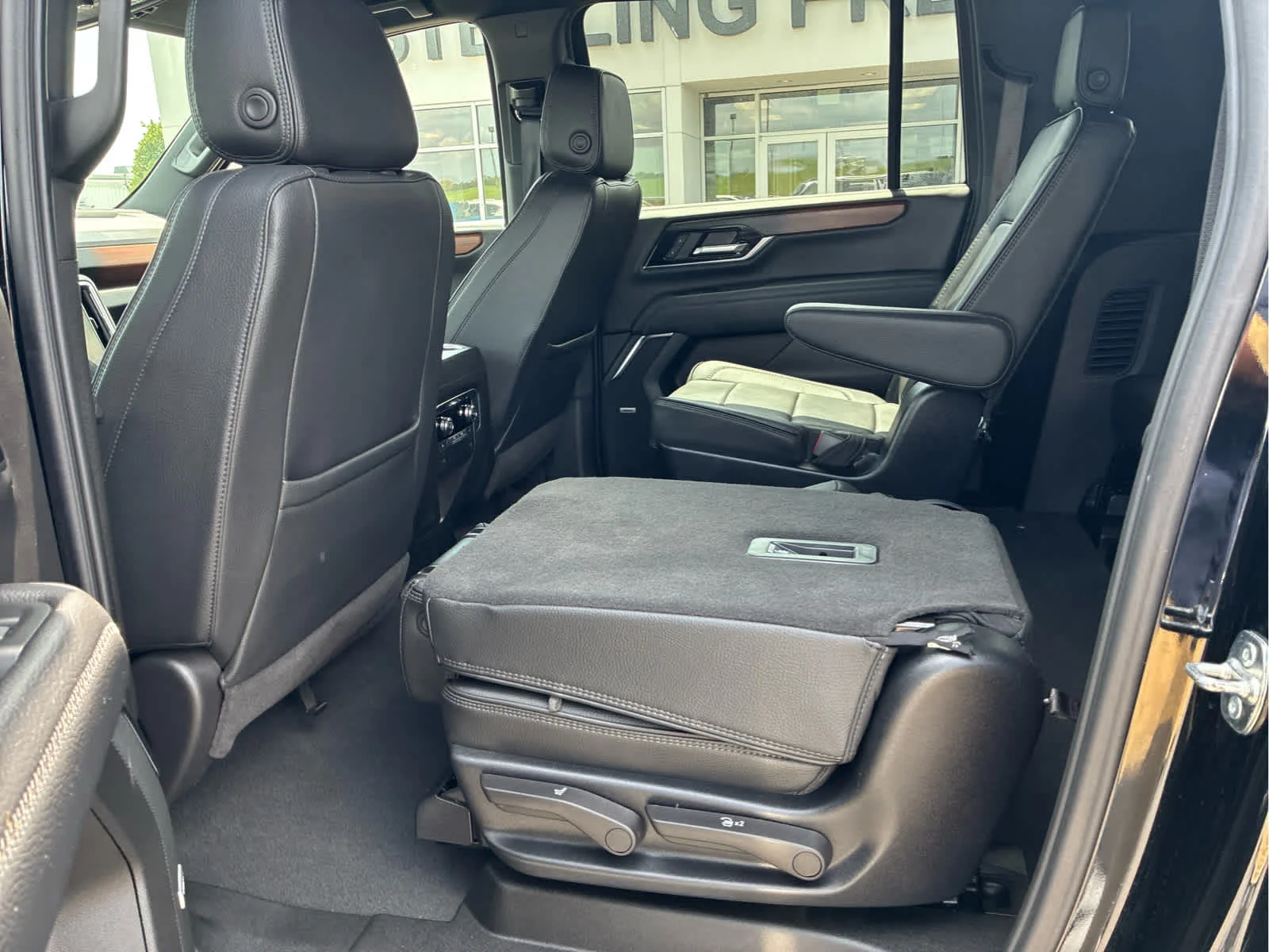 Used 2025 Onyx Black GMC Denali image 10